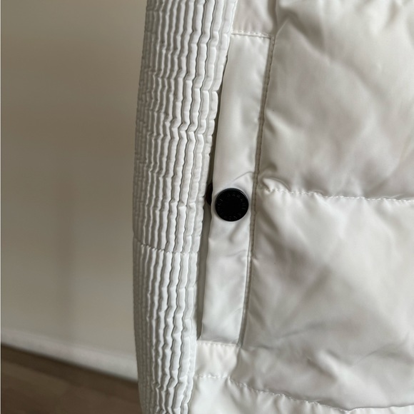 Armani Exchange puffer vest - Picture 2 of 9